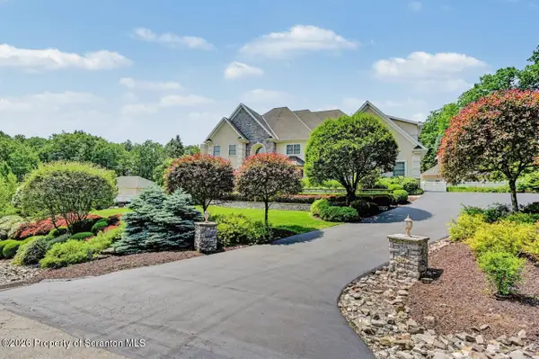 52 Ivywood Drive, Clarks Summit, PA 18411