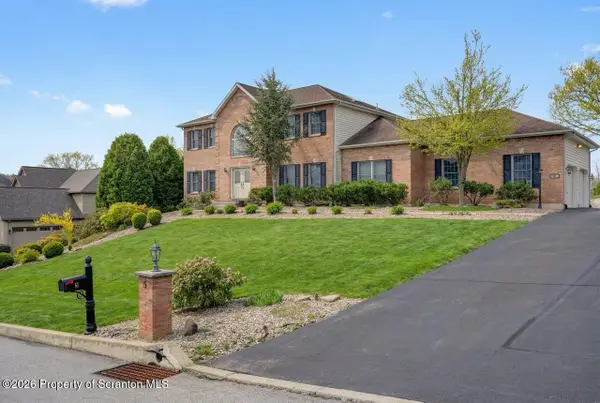 5 Chatham Hill Circle, South Abington Twp, PA 18411
