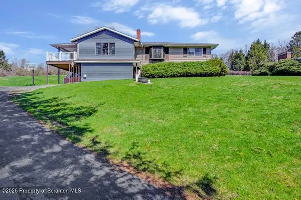 2117 E La Plume Road, La Plume, PA 18440