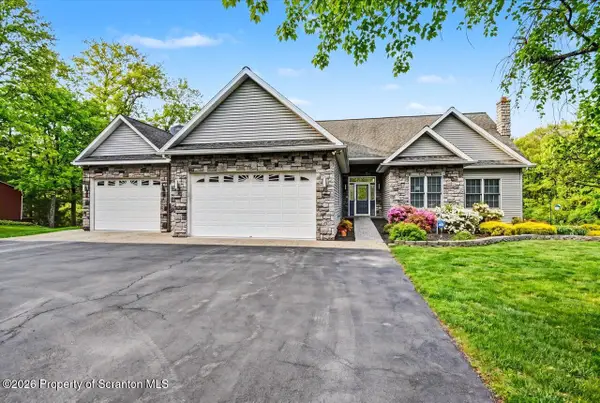 33 Parry Road, Moscow, PA 18444