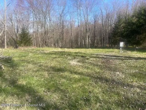 173 Pierce Road, Greenfield Twp, PA 18407