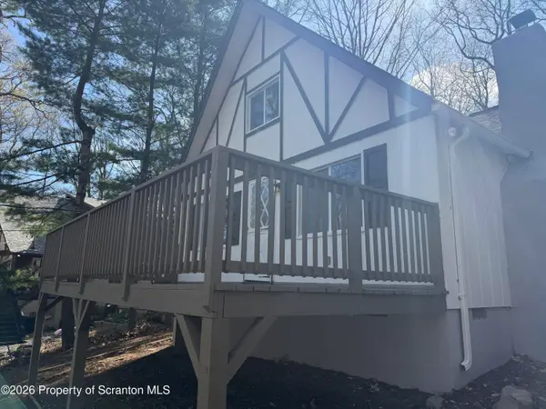 138 Sandstone Drive, Dingmans Ferry, PA 18328