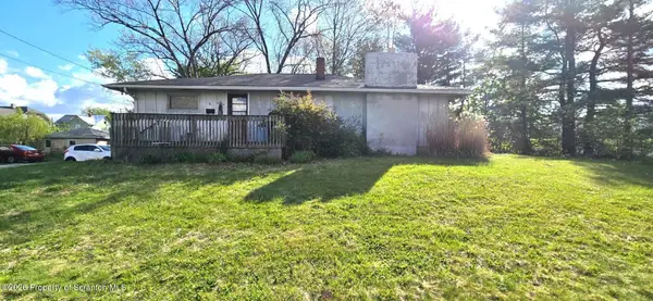 6 Moosic Street, Moosic, PA 18507
