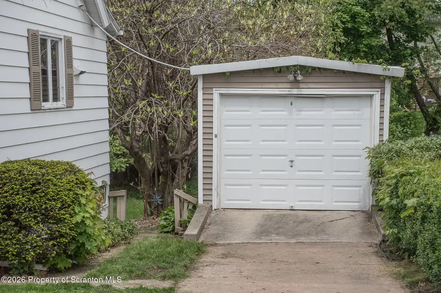537 Charles Street, Throop, PA 18512 - #2