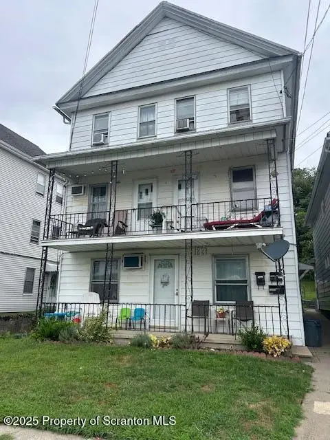 1055 Carmalt Street, Dickson City, PA 18519