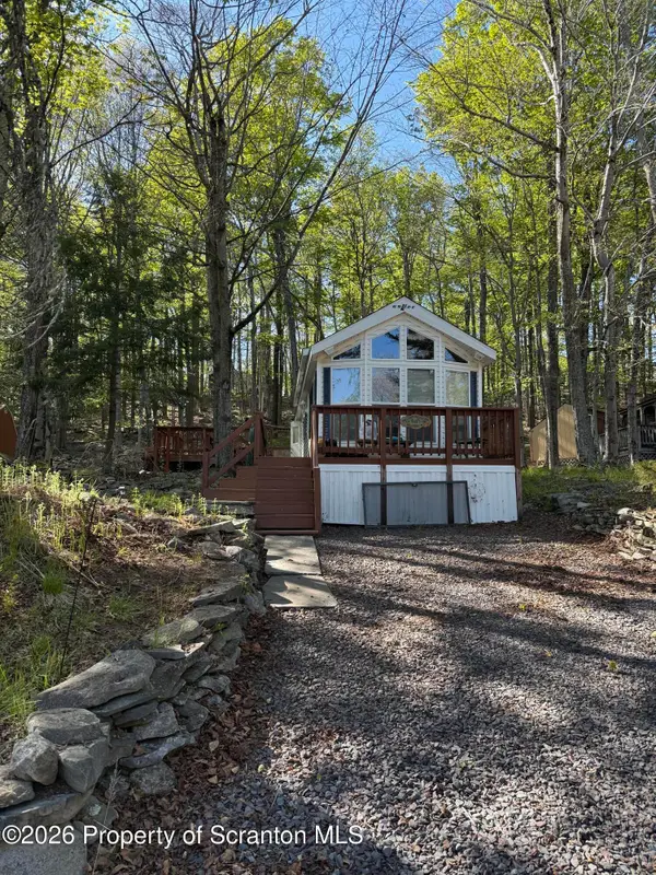 8 Buckaroo Byway E18, Covington Twp, PA 18424