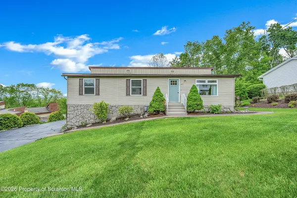 407 Kingsley Boulevard, Blakely, PA 18452