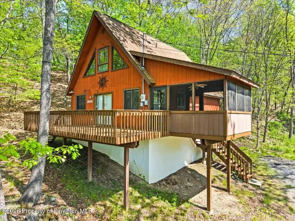 250 Brentwood Drive, Bushkill, PA 18324