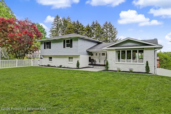 313 Sunset Road, Roaring Brook Twp, PA 18444