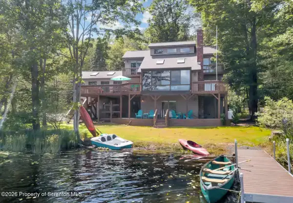 48 Lake Drive W, Clifton Twp, PA 18424