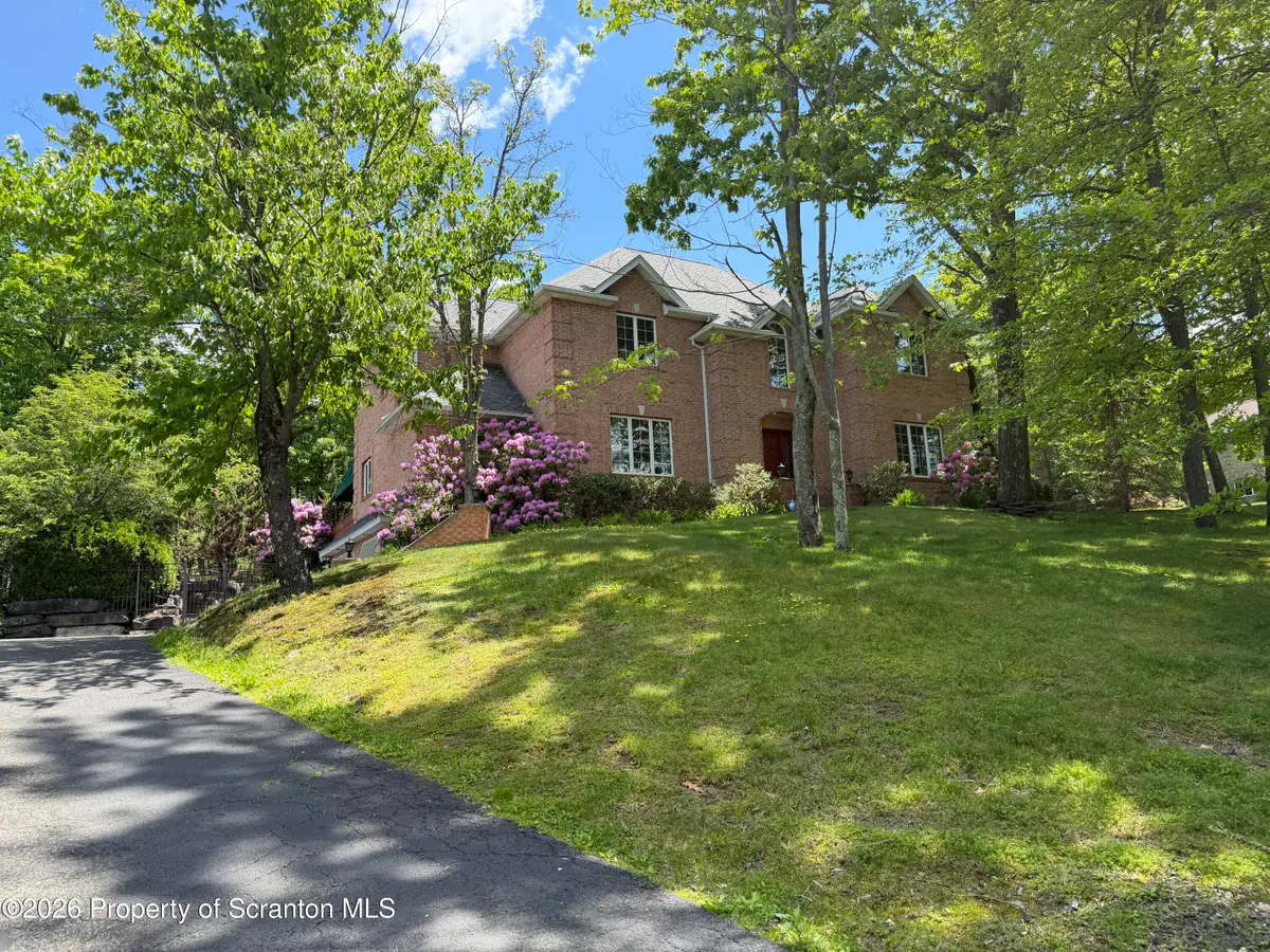 102 Emerson Close, Moosic, PA 18507 - #1