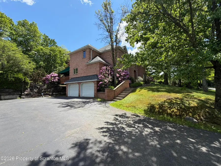 102 Emerson Close, Moosic, PA 18507 - #2
