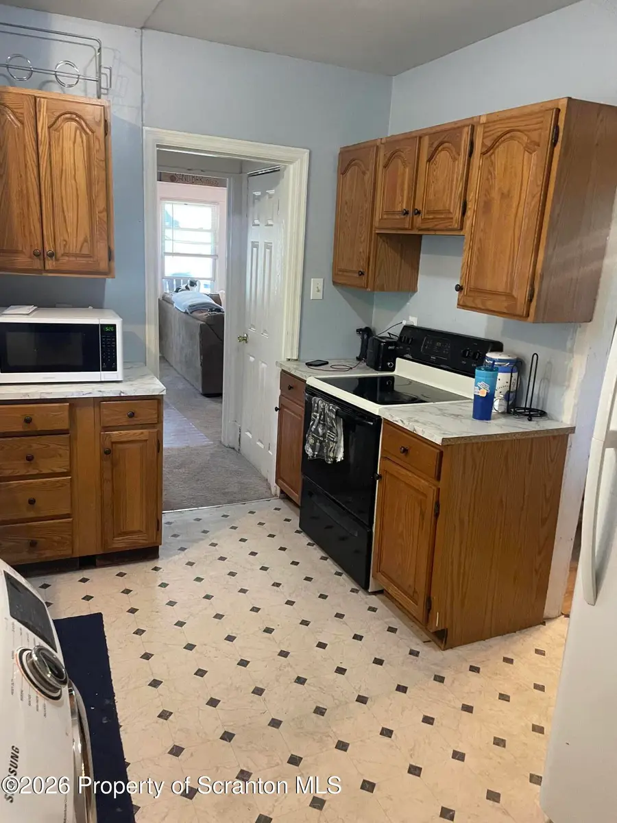 6 Oak Avenue, Carbondale, PA 18407 - #2