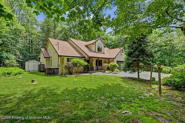 6 Blue Jay Lane, Gouldsboro, PA 18424