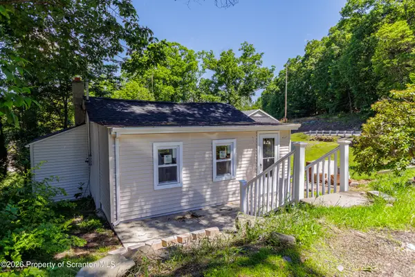 2 Washington Street, Dallas, PA 18612