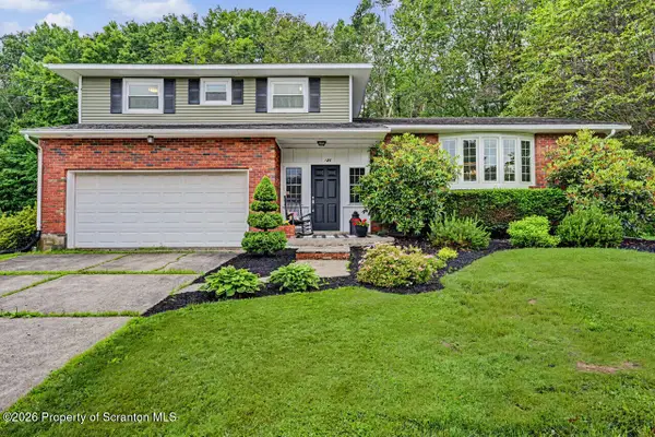 121 Sunset Road, Roaring Brook Twp, PA 18444