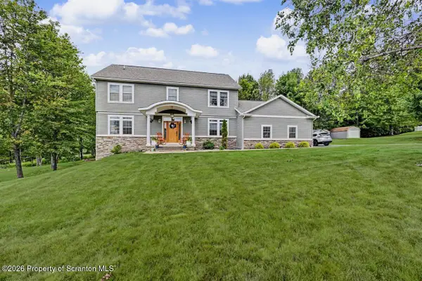 113 Grouse Hill, Greenfield Twp, PA 18407