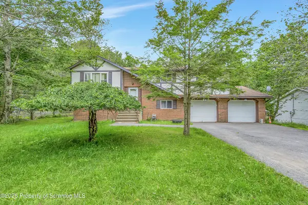 1010 Knollwood Drive, Tobyhanna, PA 18466