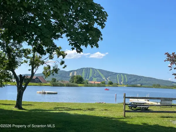 Roundabout Way, Union Dale, PA 18470