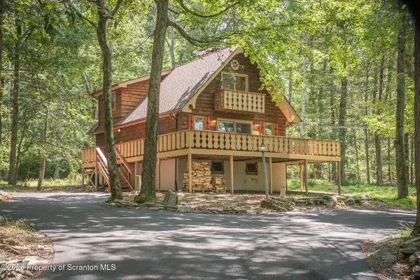 109 W Birch Lane, Greentown, PA 18426