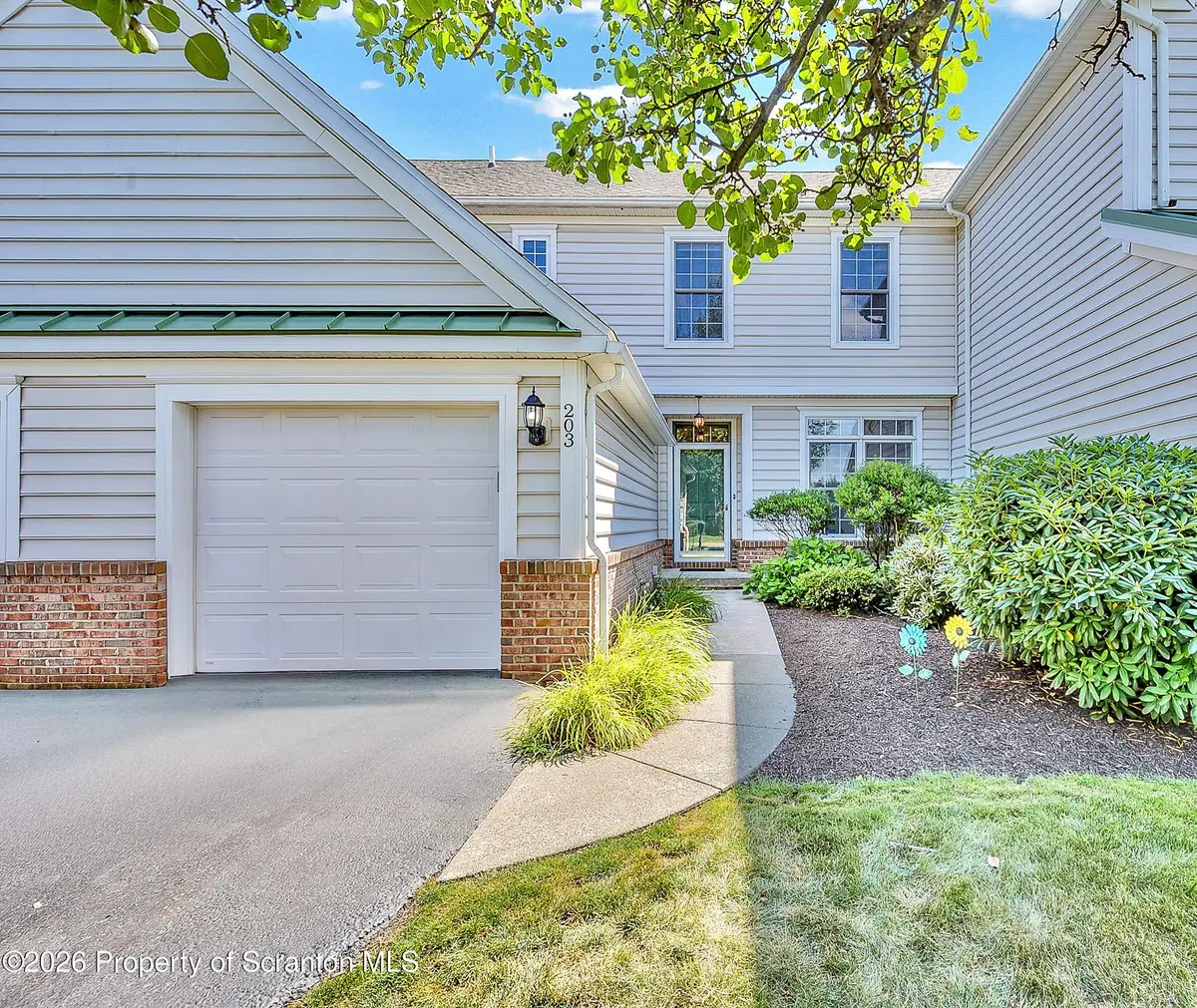 203 Thackeray Close, Moosic, PA 18507 - #1