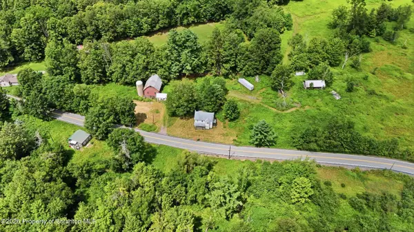 277 Sandy Banks Road, Greenfield Twp, PA 18407