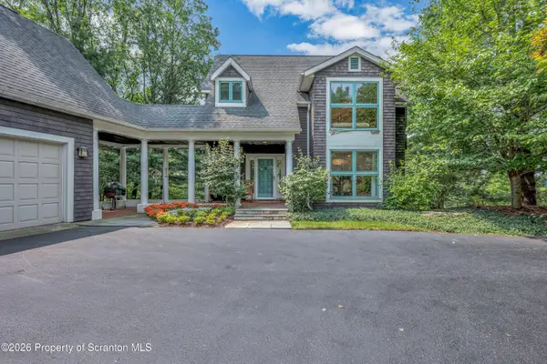 208 Thoreau Drive, Moosic, PA 18507