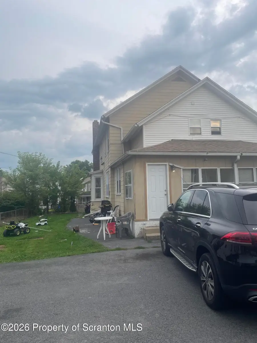 330-332 S 10th Avenue, Scranton, PA 18504 - #3
