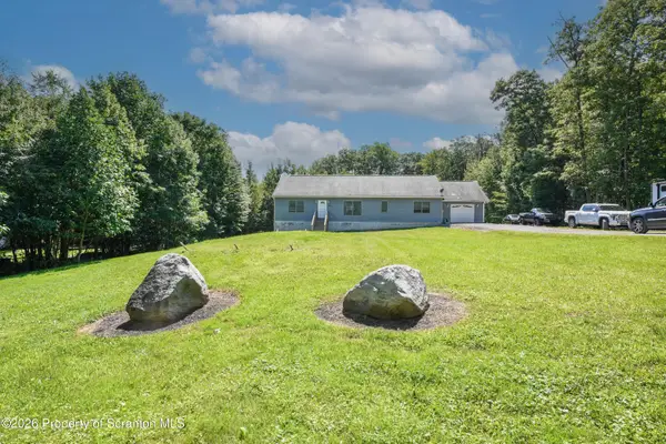 30 Salem View Drive, Waymart, PA 18472