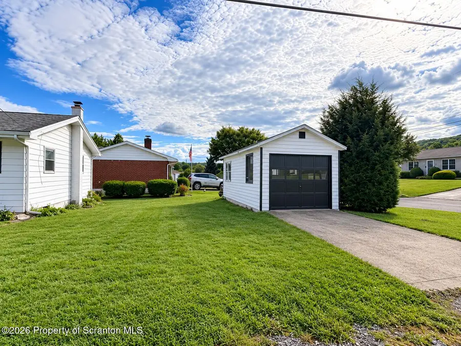 415 Franklin Street, Jermyn, PA 18433 - #3