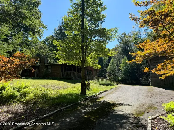 109 Sandspring Drive, Greentown, PA 18426