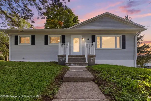 102 Division Street, Greenfield Twp, PA 18407