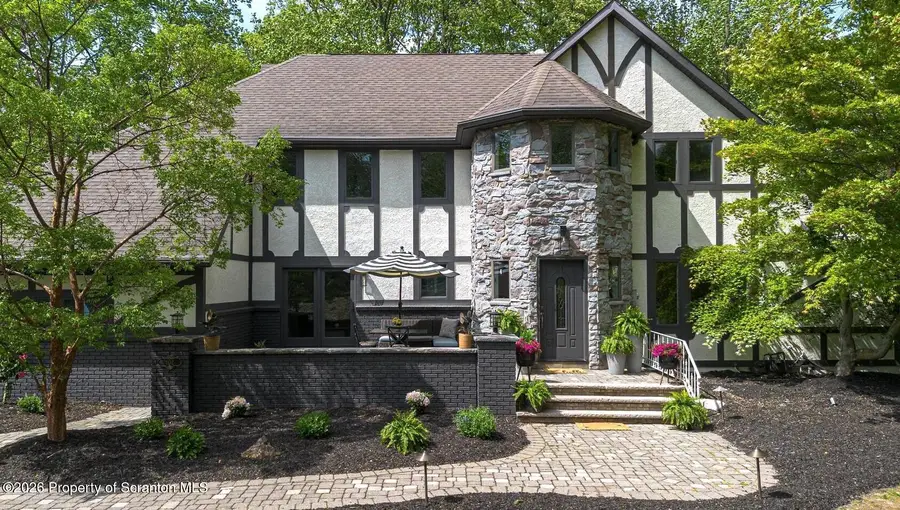 102 Longfellow Close, Moosic, PA 18507 - #2