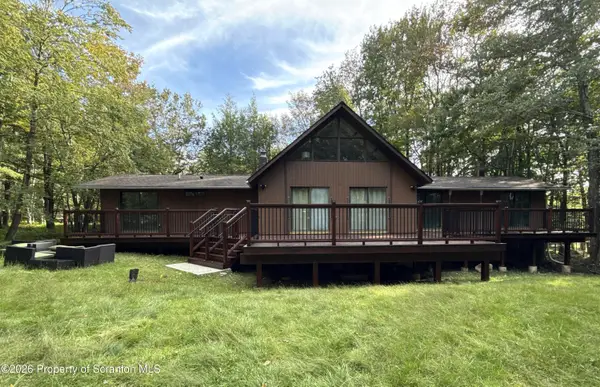 15 Clifton Court # J1320, Gouldsboro, PA 18424