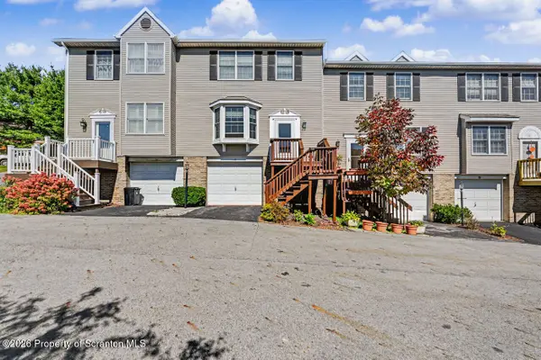15 Briarwood Way, Clarks Summit, PA 18411