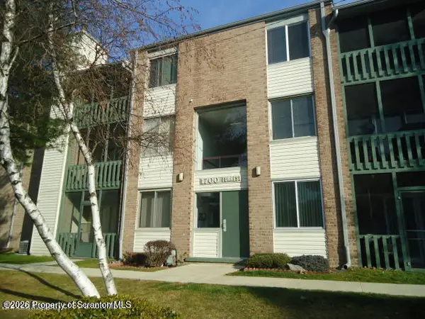 1706 Summit Pointe, Scranton, PA 18508