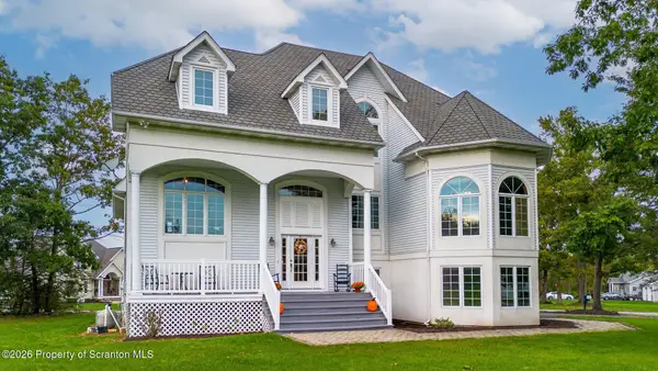151 Wagner Boulevard, Greenfield Twp, PA 18407