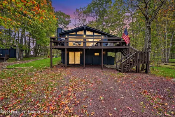 108 Black Bear Lane, Tobyhanna, PA 18466