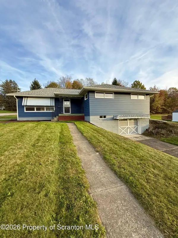 524 Delaware Street, Mayfield, PA 18433