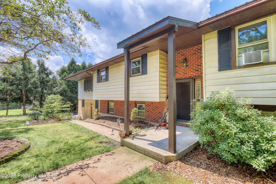 174 Oakmont Drive, Hazleton, PA 18202 - Image #2