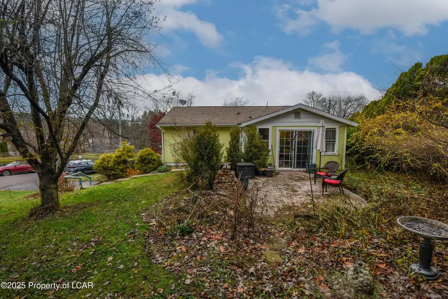 118 Monroe Avenue, Dallas, PA 18612 - Image #3