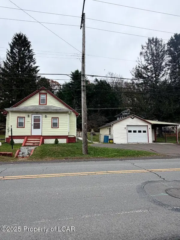 1021 Lower Demunds Road, Dallas, PA 18612