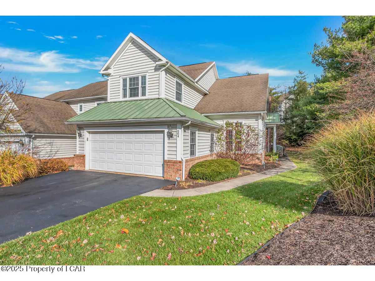 604 Thackeray Close, Moosic, PA 18507 - Image #1