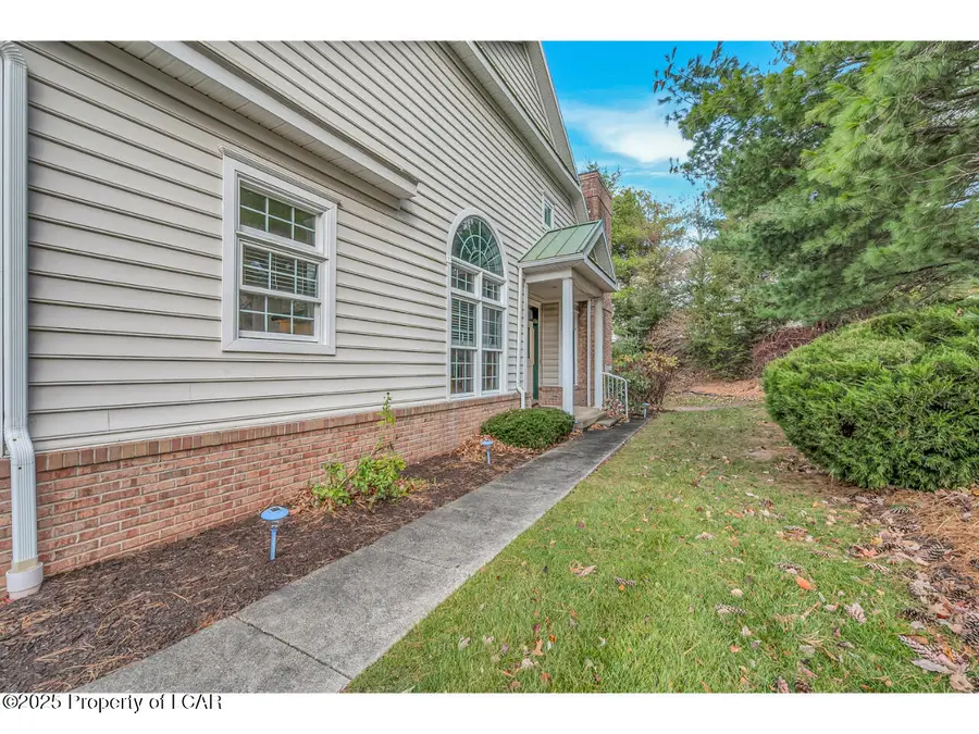 604 Thackeray Close, Moosic, PA 18507 - Image #3