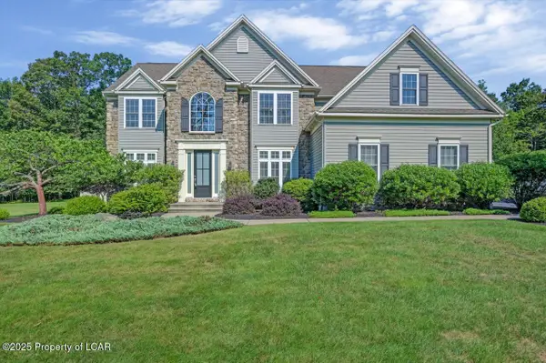 1012 Woodberry Drive, Mountain Top, PA 18707