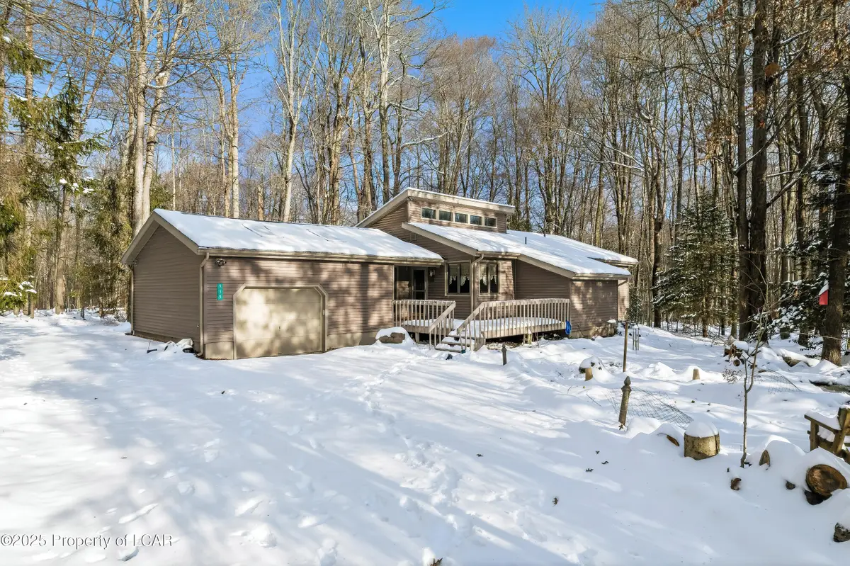 939 Sir Lionel Court, Blakeslee, PA 18610 - Image #1
