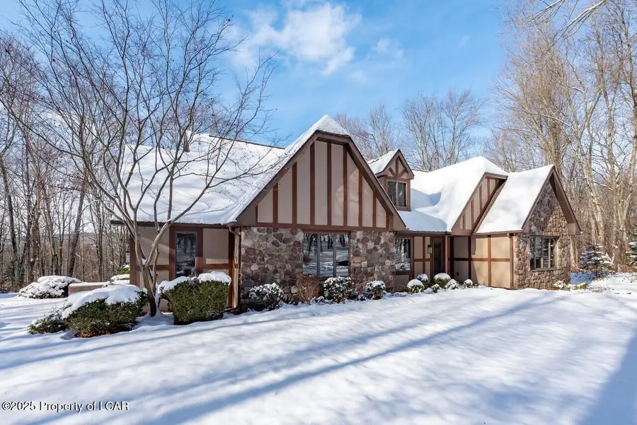 65 Glendalough Road, Dallas, PA 18612 - Image #2
