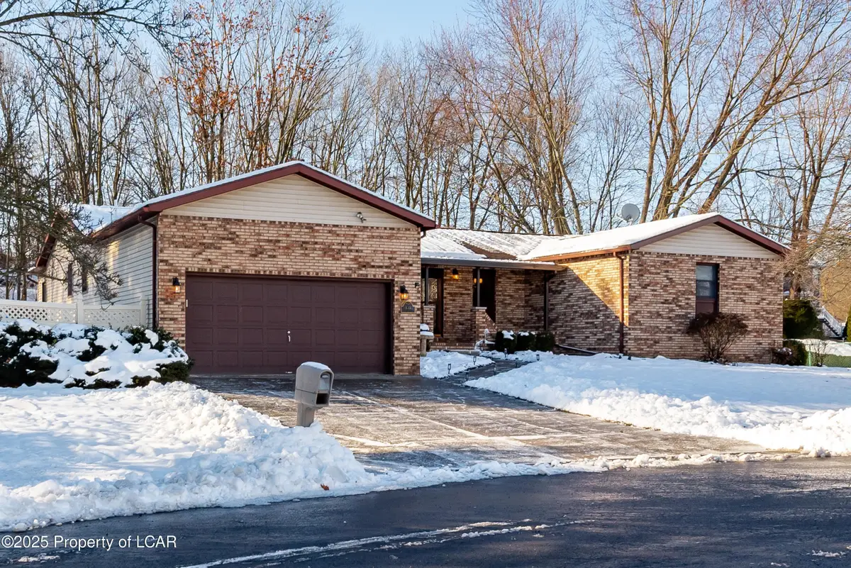 121 Red Coat Lane, Hanover Township, PA 18706 - Image #1