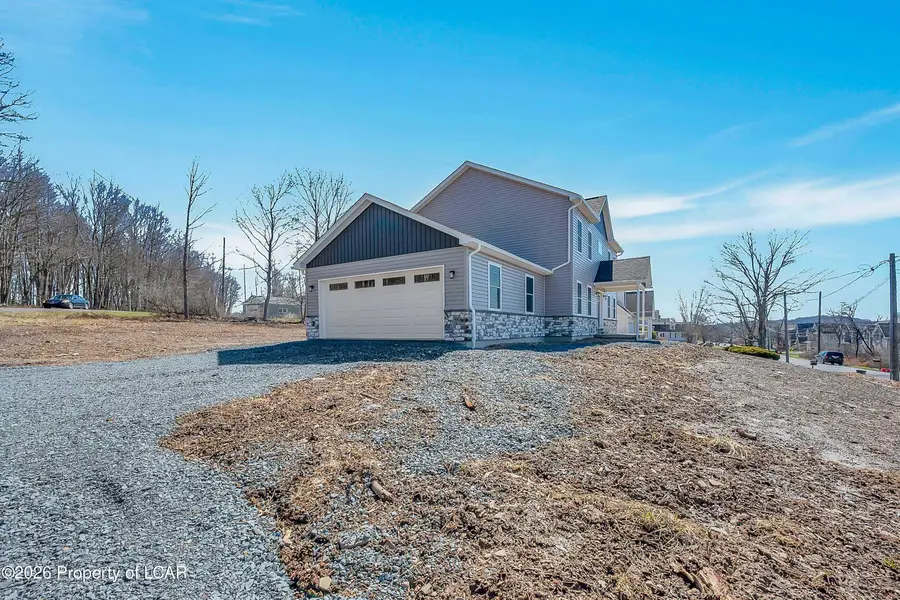 105 Lincoln Street, Dallas, PA 18612 - #2