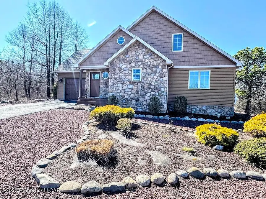 162 N Cranberry Spice Lane, Hazle, PA 18202 - #2